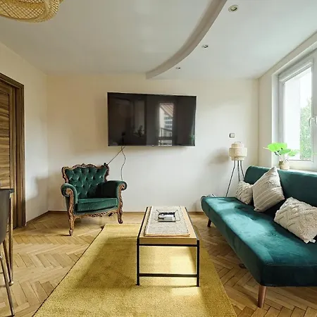 2br Apt Balcony Tamka 17 Ac